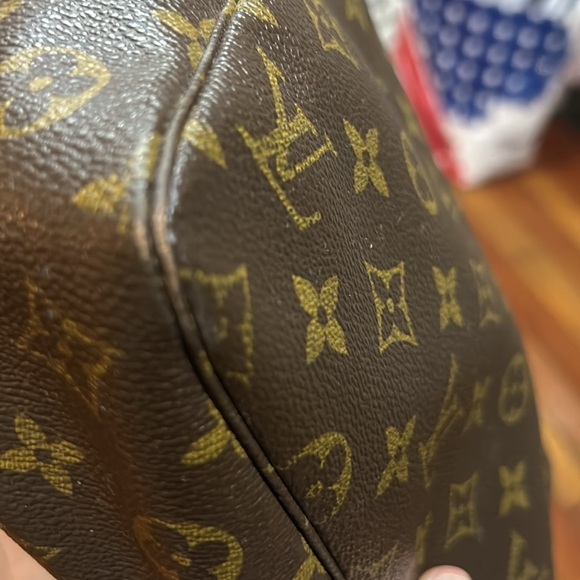 Authentic Louis Vuitton Cosmetic Case - Picture 4 of 11